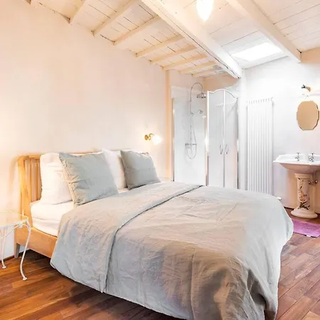 Carriage House In Quiet Ecological Garden 펜션 *